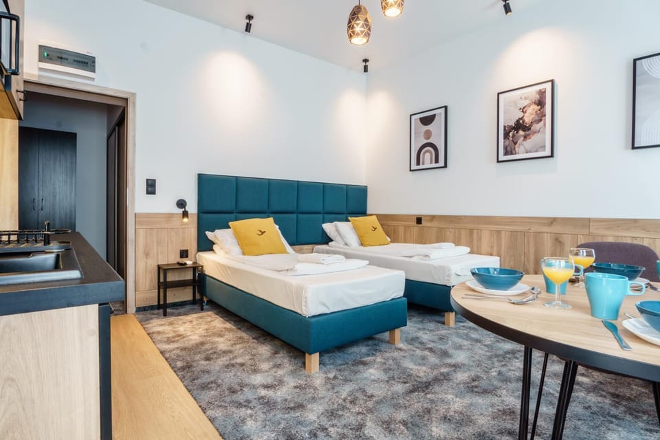 Bed, Kitchen or kitchenette, Living room, Photo of the whole room, Seating area, Dining area, Bedroom