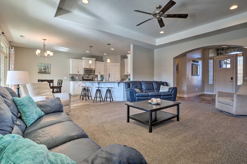 Adventure Bound Home w/ Pickleball, Hot Tub & More House in Hurricane