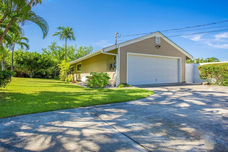 Property building, Neighbourhood, Street view, storage