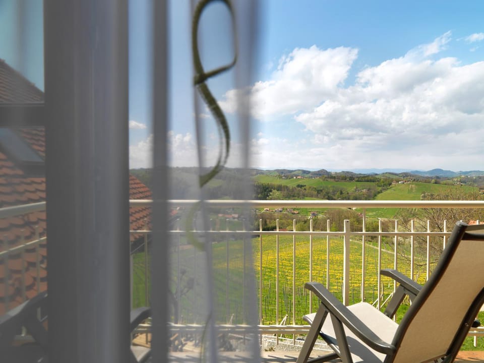 View (from property/room), Balcony/Terrace, Mountain view