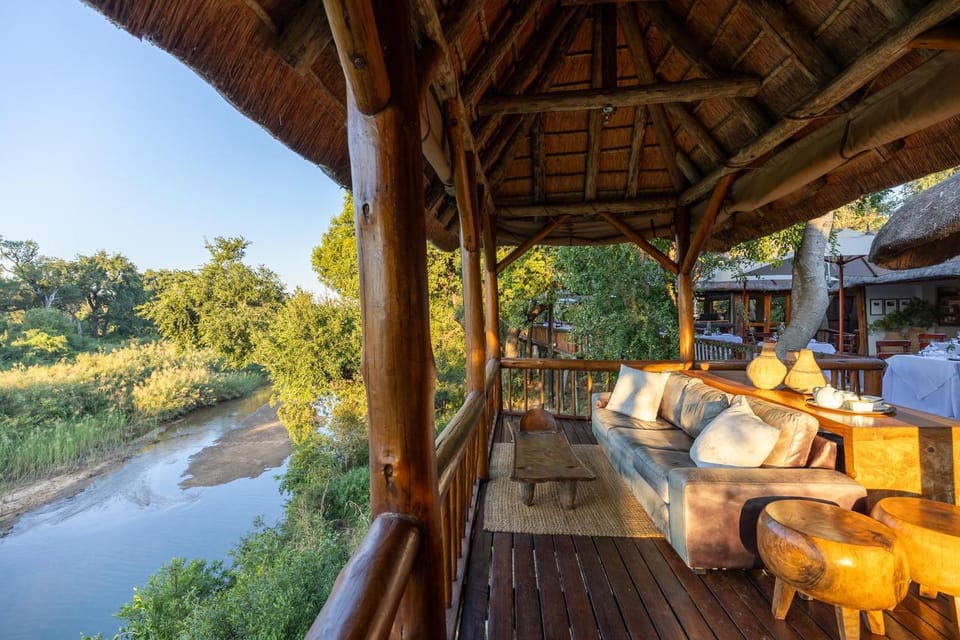 View (from property/room), Balcony/Terrace, Lounge or bar, River view