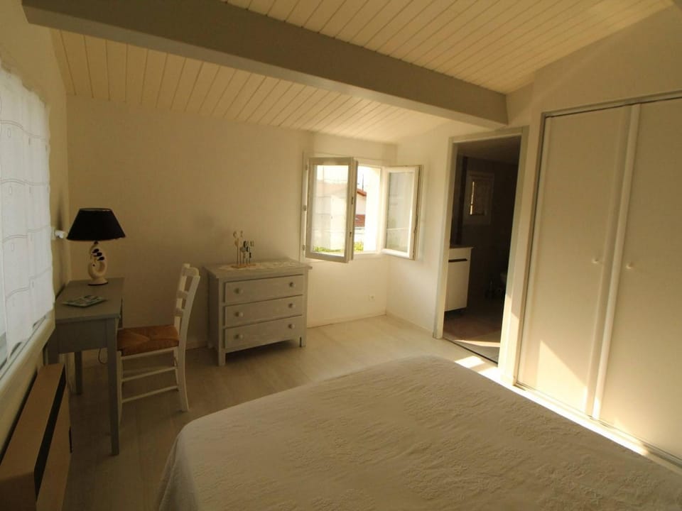 Appartement rénové à Royan, proche plage, terrasse, parking privé - FR-1-494-102 Apartment in Royan