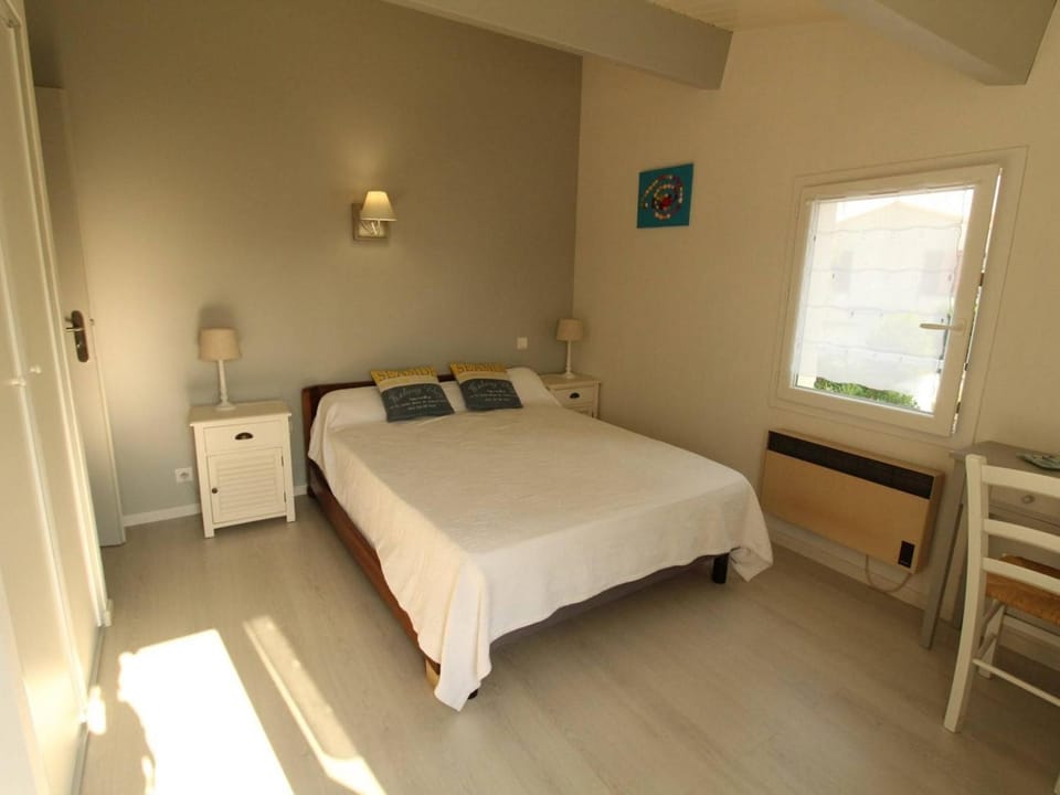 Appartement rénové à Royan, proche plage, terrasse, parking privé - FR-1-494-102 Apartment in Royan