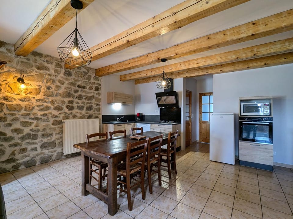Gîte de charme en campagne, 5-8 pers., cheminée, nature, proche Pilat, activités à proximité - FR-1-582-269 House in Auvergne-Rhône-Alpes
