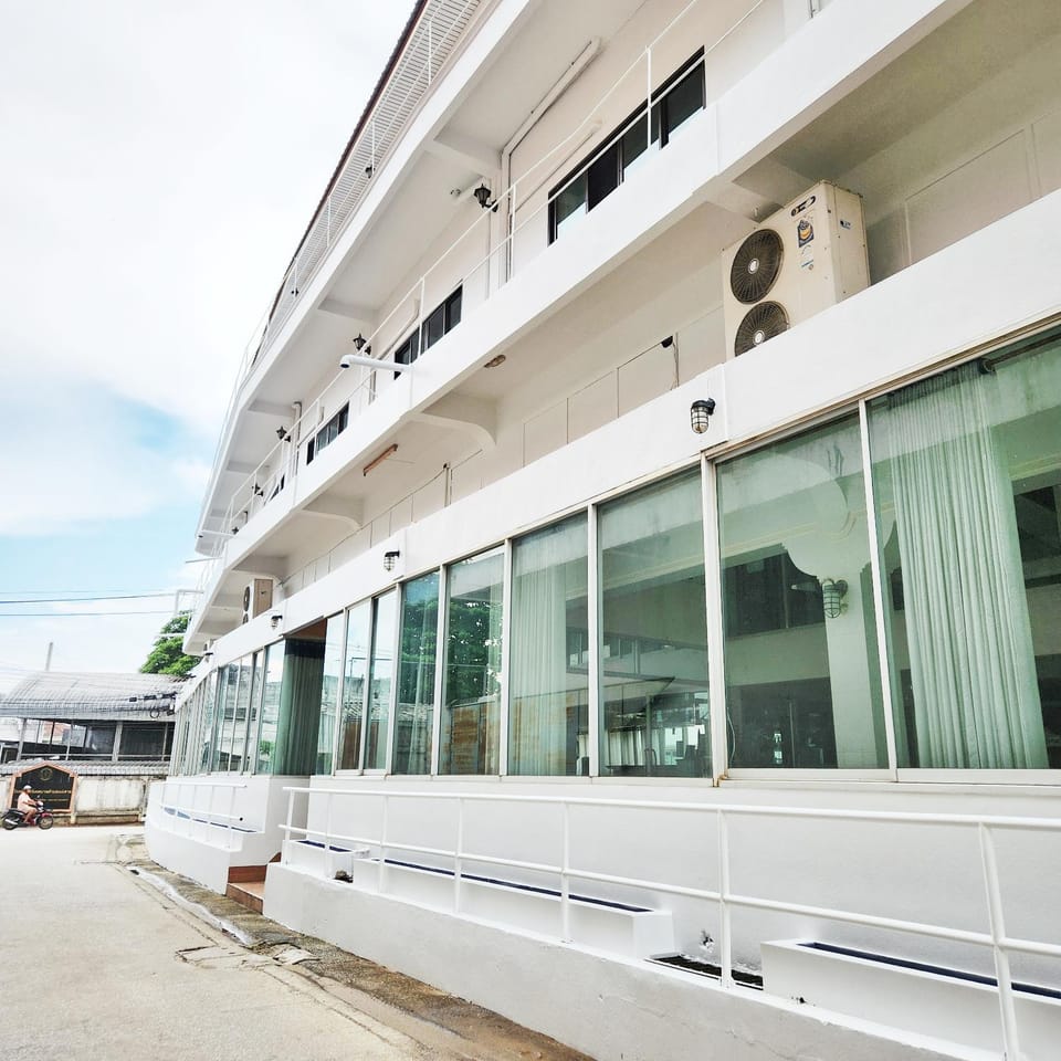 NAVY HOME HOTEL โรงแรมเนวี่โฮม Hotel in Thailand