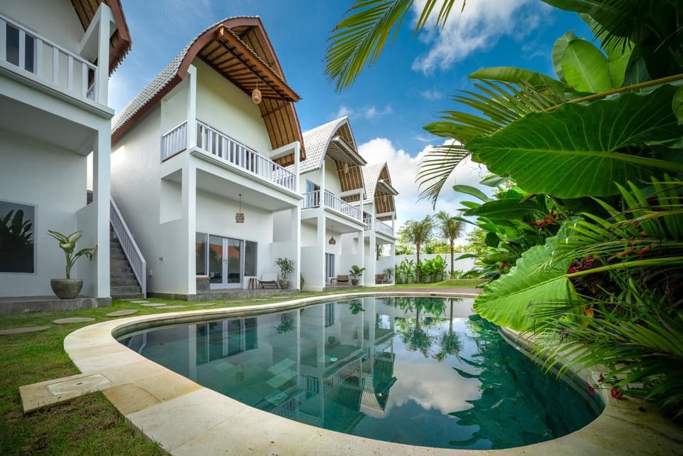 Property building, Garden, Swimming pool