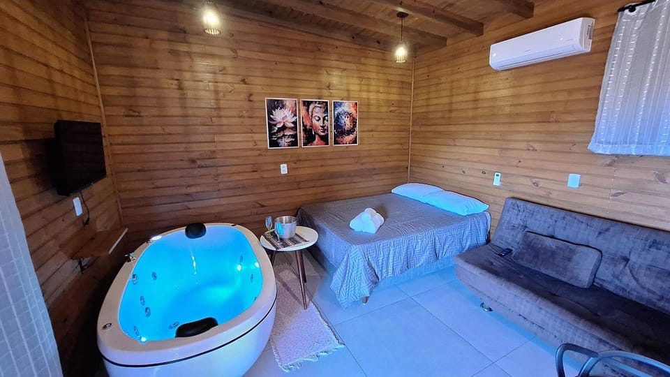 Hot Tub, Bedroom