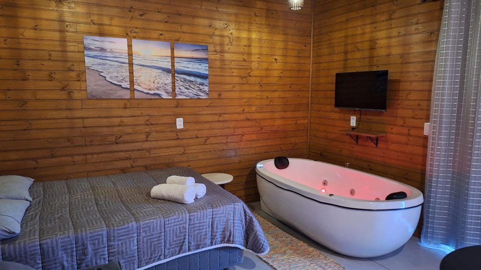 Hot Tub, Bedroom