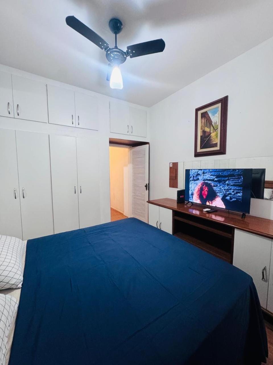 Bed, TV and multimedia, Bedroom, wardrobe