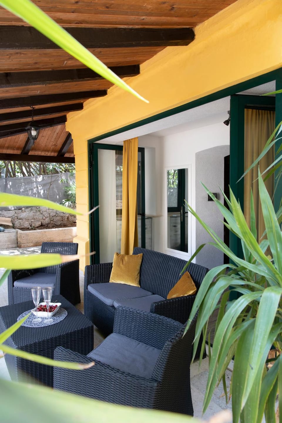 Off site, Neighbourhood, Seating area