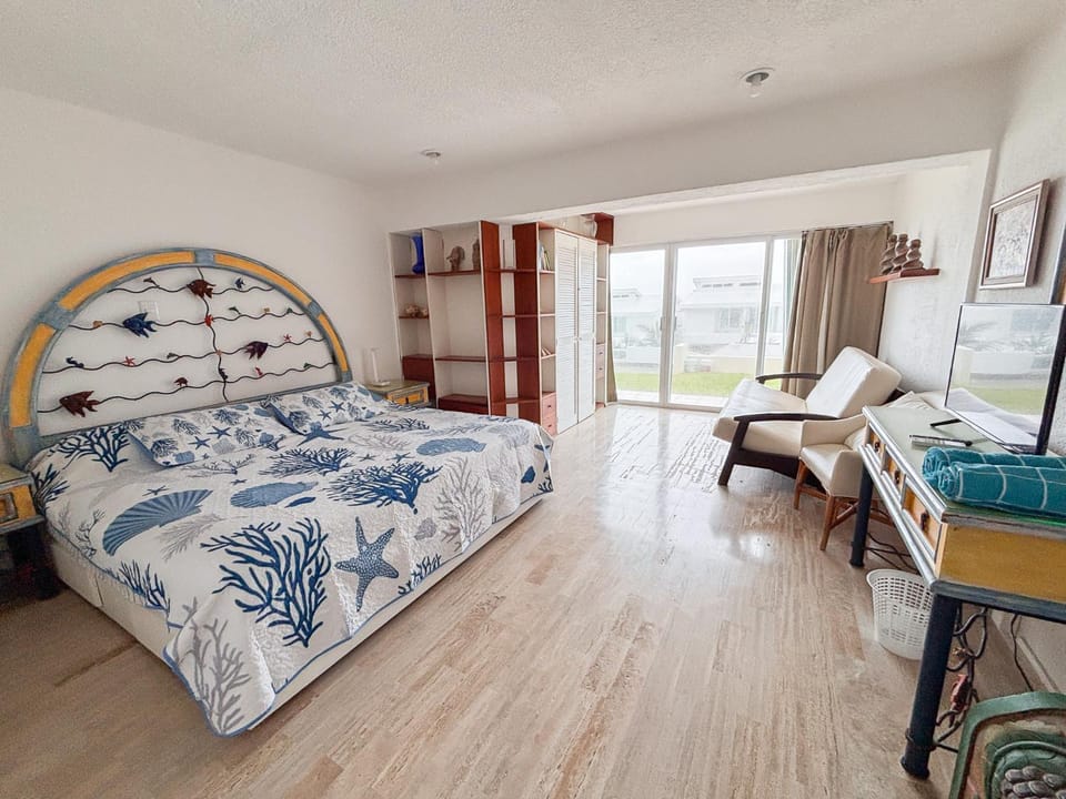 Brisas Shores Beach & OceanFront Apartments 1 or 2 bedrooms Cancun Hotel Zone Apartment in Cancun