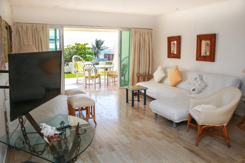 Brisas Shores Beach & OceanFront Apartments 1 or 2 bedrooms Cancun Hotel Zone Apartment in Cancun