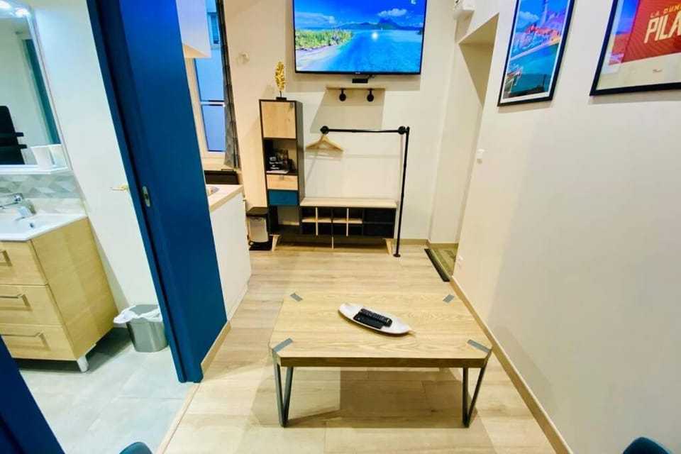Bathroom, TV and multimedia, Living room