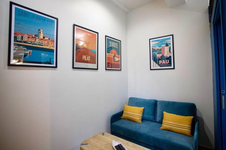 Living room, Seating area