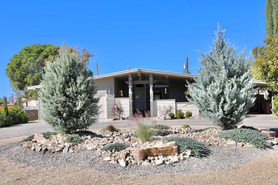 Modern Mini Golf Oasis House in Las Cruces