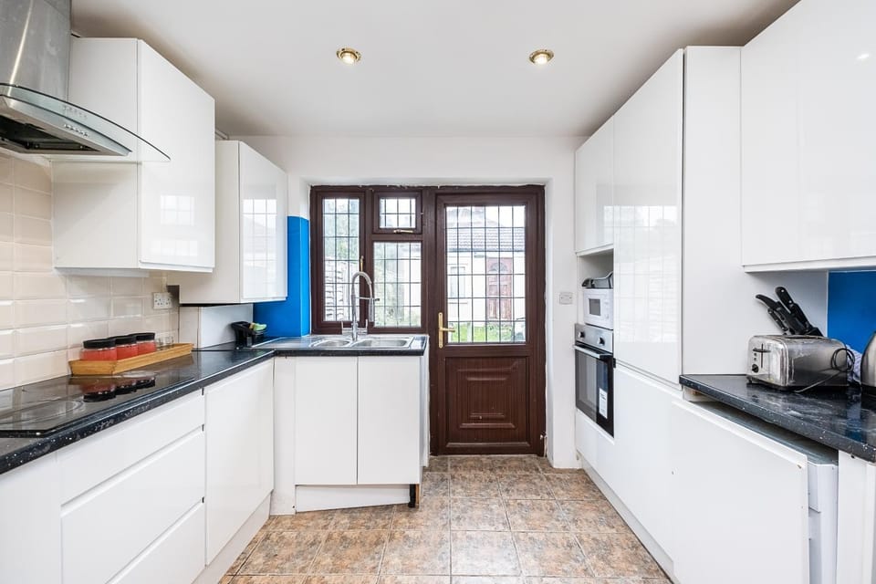 Kitchen or kitchenette, Dining area, dishwasher, oven, stove