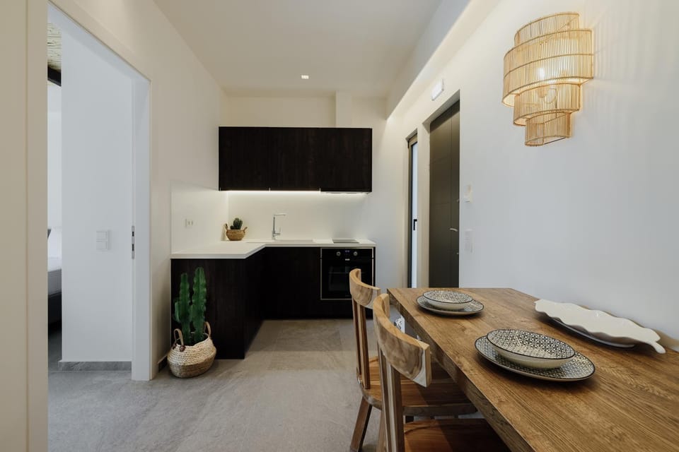 Kitchen or kitchenette, Dining area, kitchen