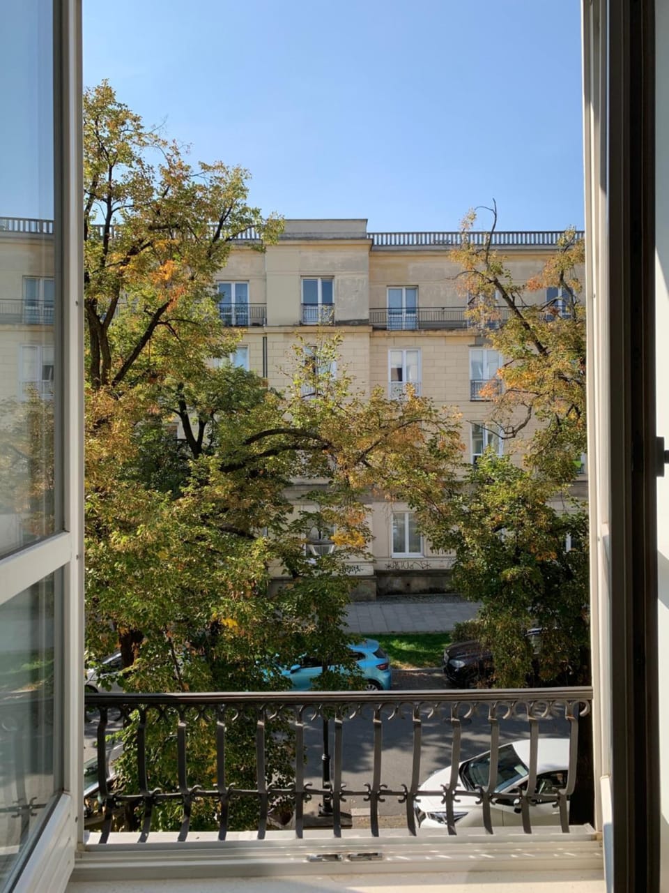 Property building, Day, Neighbourhood, View (from property/room), Street view, Location