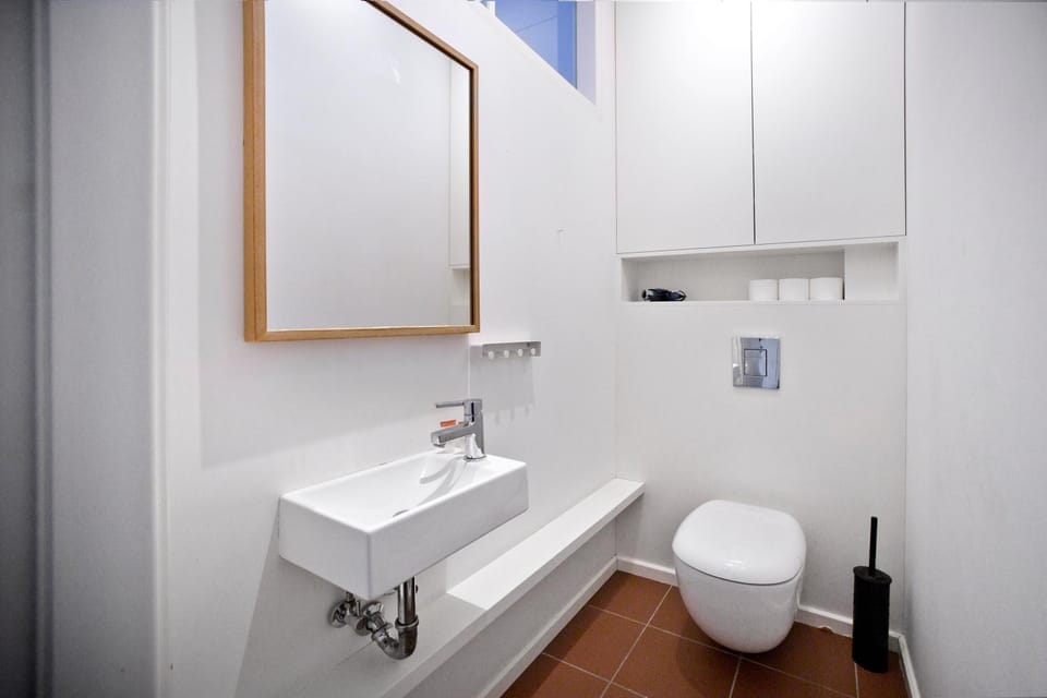 Toilet, Bathroom, towels