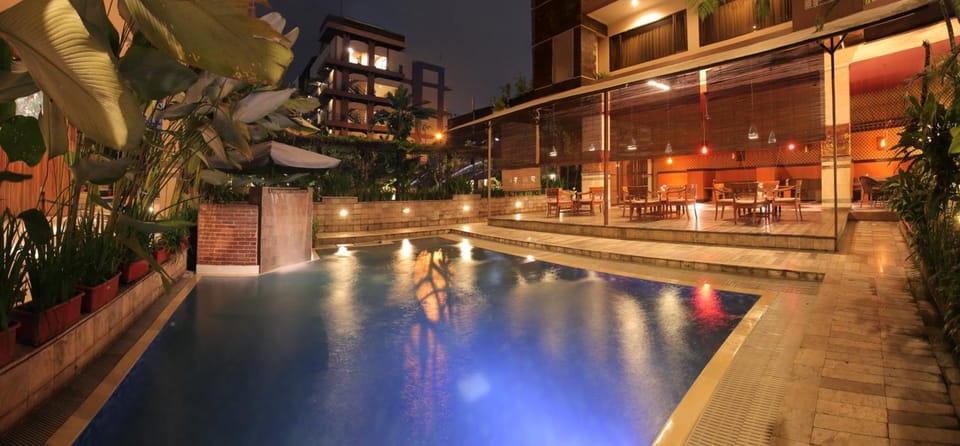 Swimming pool