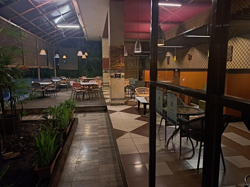 Restaurant/places to eat, Seating area