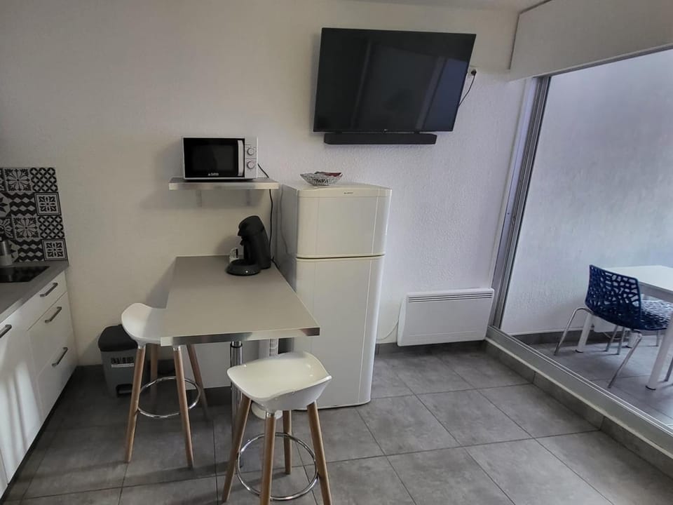 Studio cabine à Sète avec climatisation et parking, proche canal - FR-1-338-398 Cabin in Occitanie