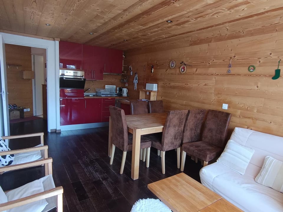 Appartement rénové style chalet, à deux pas des pistes - FR-1-445-162 Apartment in Montgenèvre