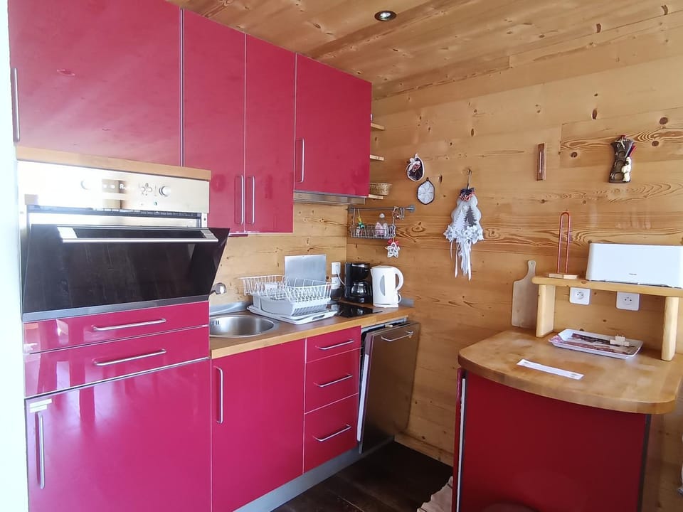 Appartement rénové style chalet, à deux pas des pistes - FR-1-445-162 Apartment in Montgenèvre