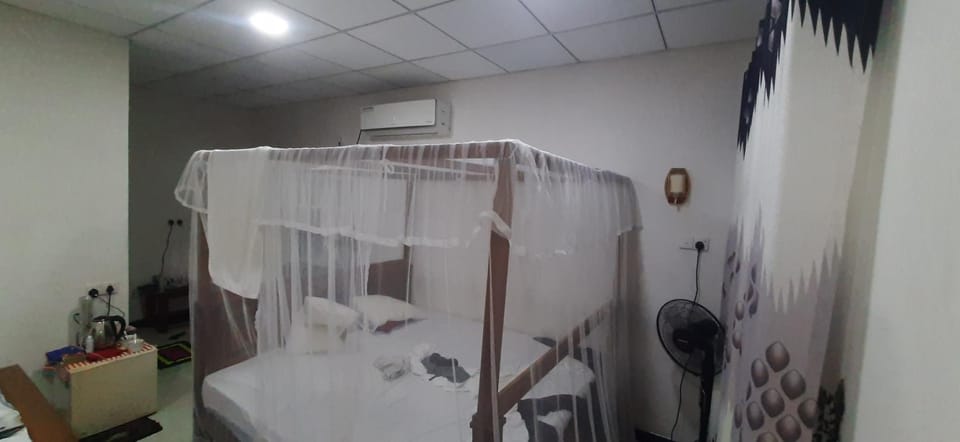 Bed, Bathroom, Photo of the whole room, Bedroom, Bath