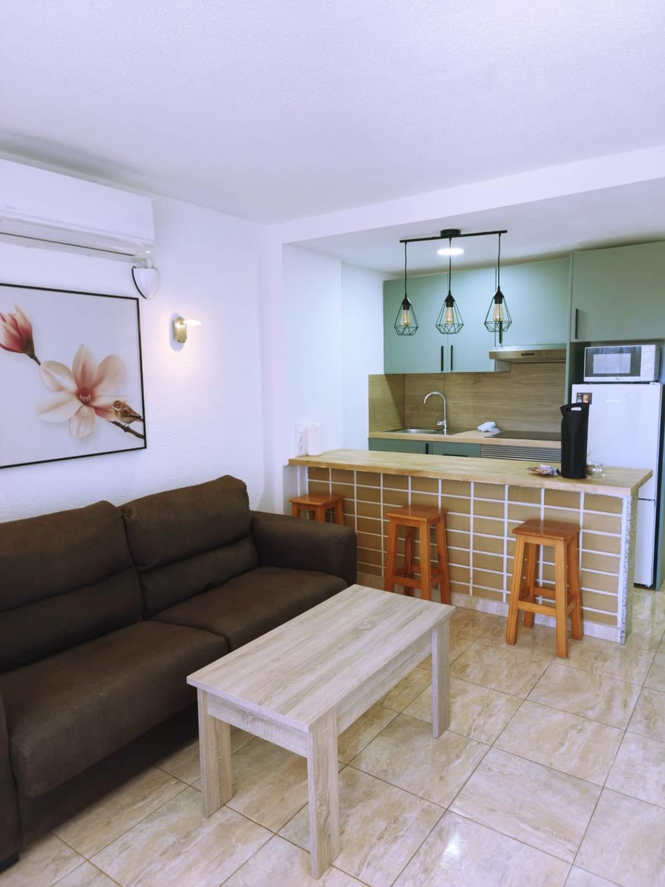 Kitchen or kitchenette, Living room, air conditioner