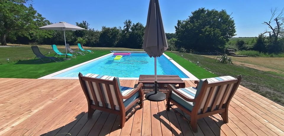Domaine de Gaïa, Piscine, Pétanque, Ping-pong, proche Saint Emilion House in Nouvelle-Aquitaine