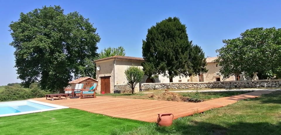 Domaine de Gaïa, Piscine, Pétanque, Ping-pong, proche Saint Emilion House in Nouvelle-Aquitaine