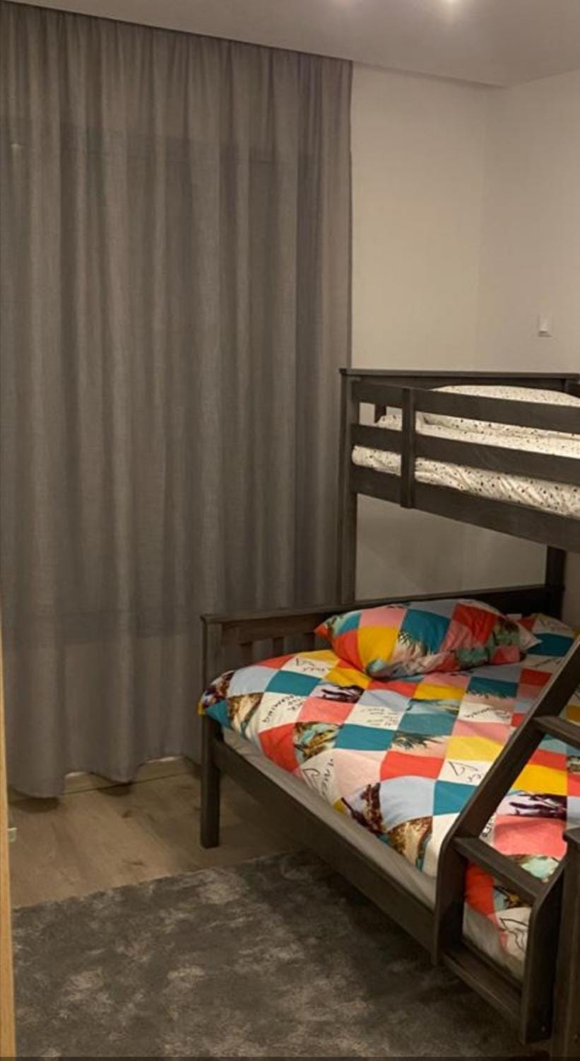 Bedroom, bunk bed