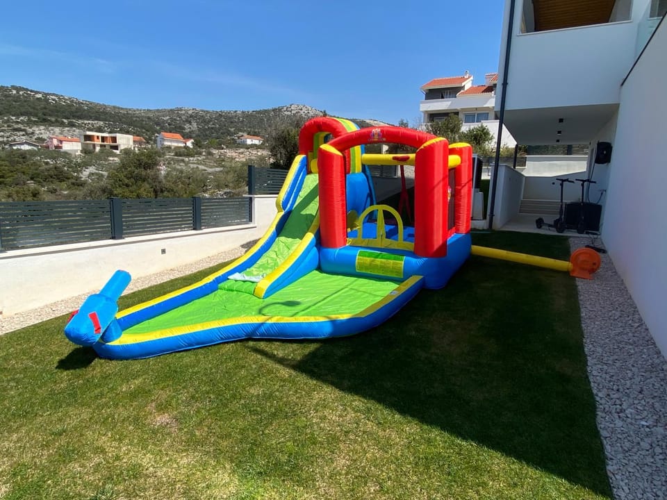 Villa Larissa Villa in Šibenik-Knin County, Croatia