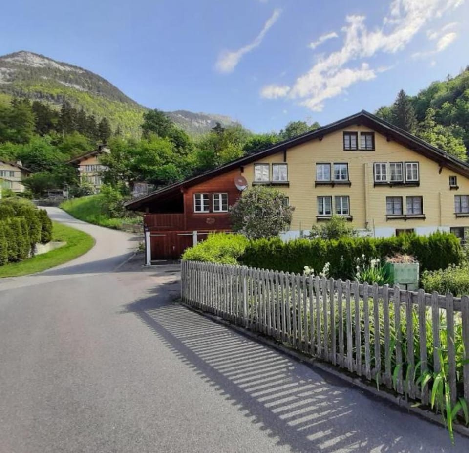 Chalet Am Fels Apartment in Canton of Bern (Region)