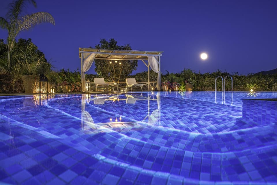 Swimming pool, Swimming pool