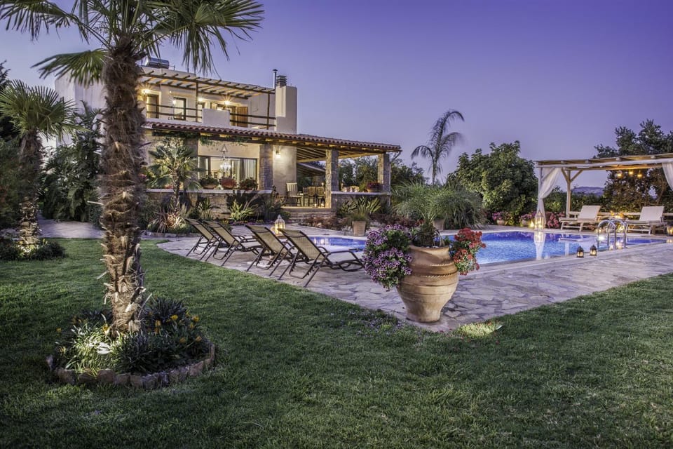 Garden view, Mountain view, Pool view
