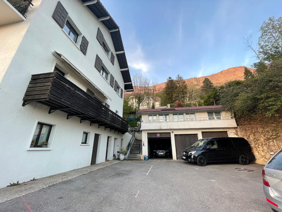 Veyrier-du-Lac ANNECY proche plage 1Garage Terrasse vue lac Climatisation Apartment in Haute-Savoie