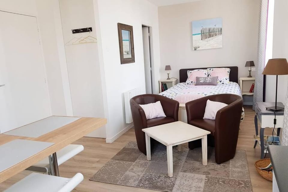 Studio Cosy LES ROSES TREMIERES 3 étoiles centre Plouharnel proche mer Apartment in Brittany