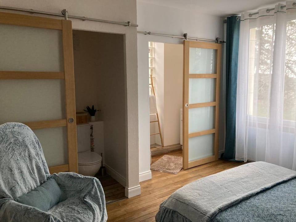 chambre zen château de la Bouchatte Bed and Breakfast in Auvergne-Rhône-Alpes