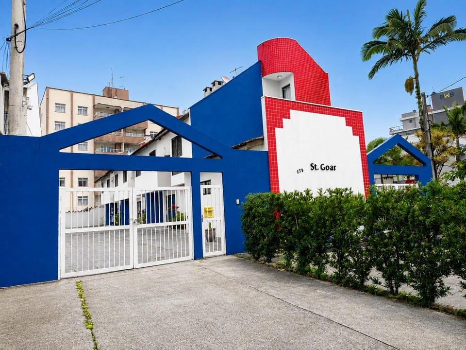 Triplex em Caiobá-Matinhos-Pr a 200 mt do mar Apartment in State of Paraná