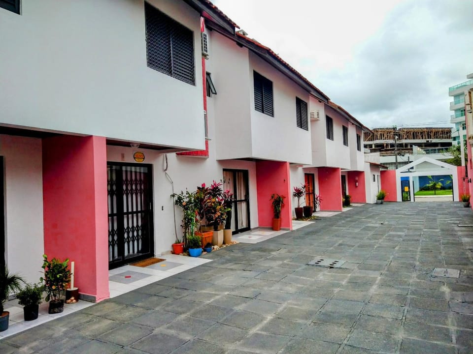 Triplex em Caiobá-Matinhos-Pr a 200 mt do mar Apartment in State of Paraná