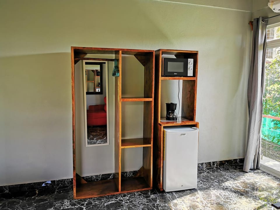 Coffee/tea facilities, minibar