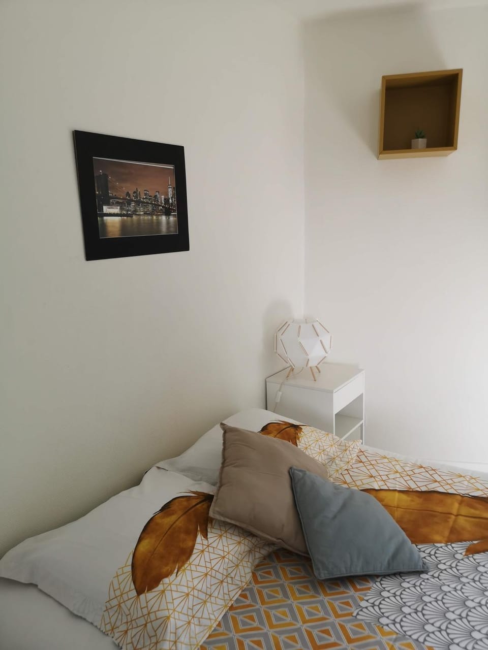 Bed, Photo of the whole room, Bedroom