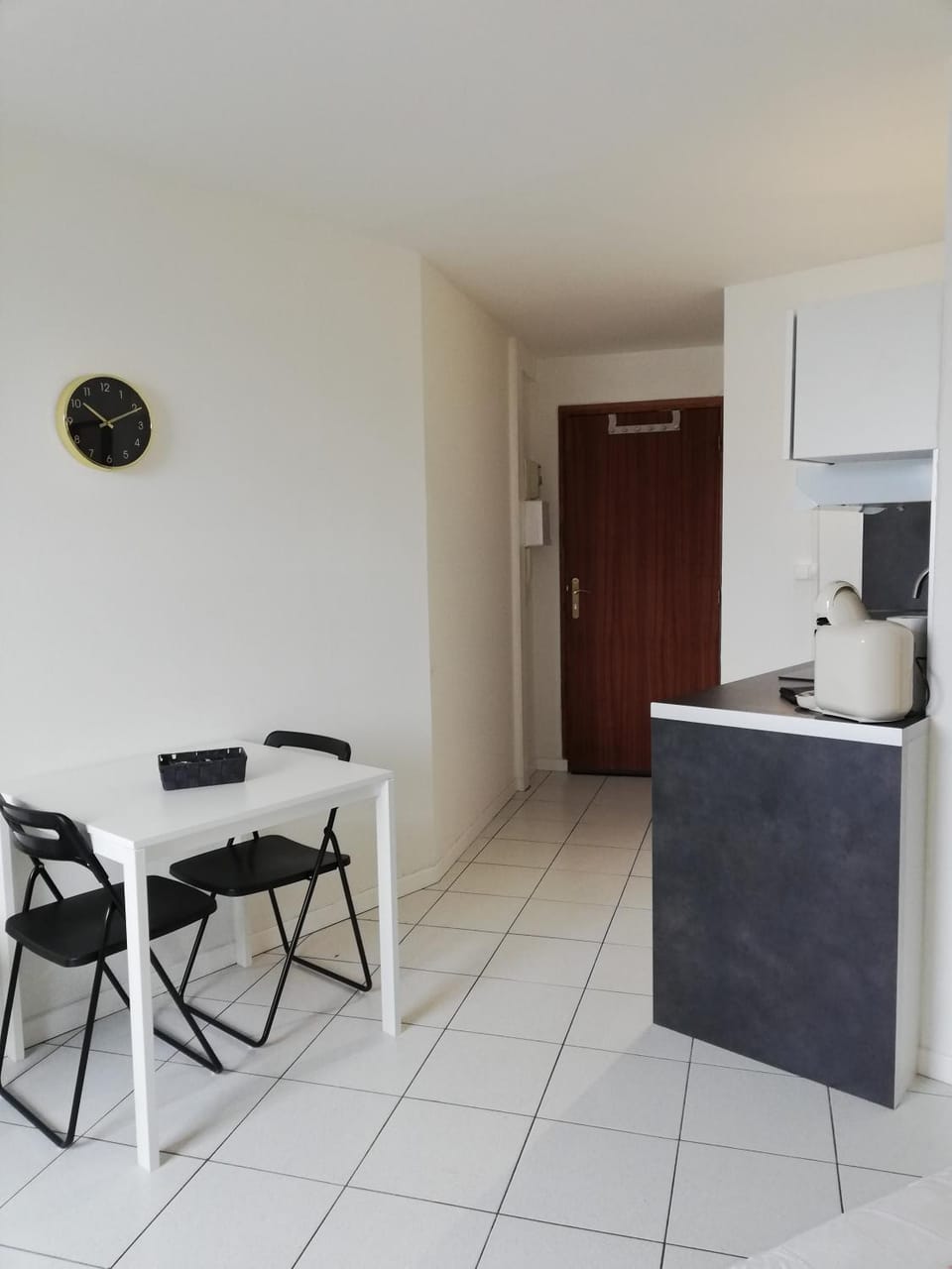 Kitchen or kitchenette, Seating area, Dining area
