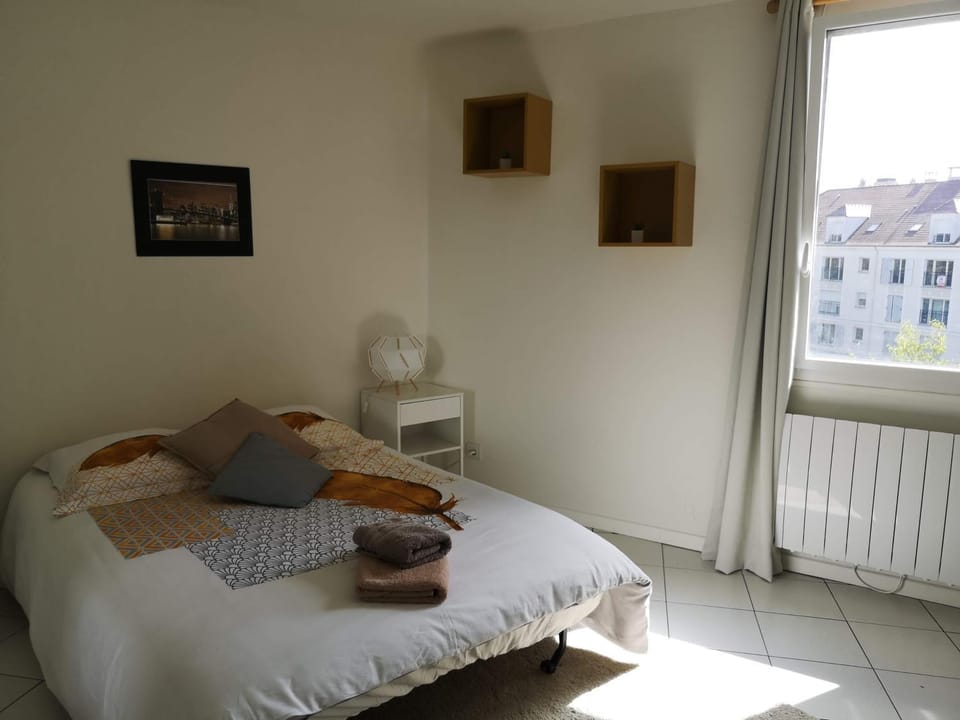 Bed, Photo of the whole room, Bedroom