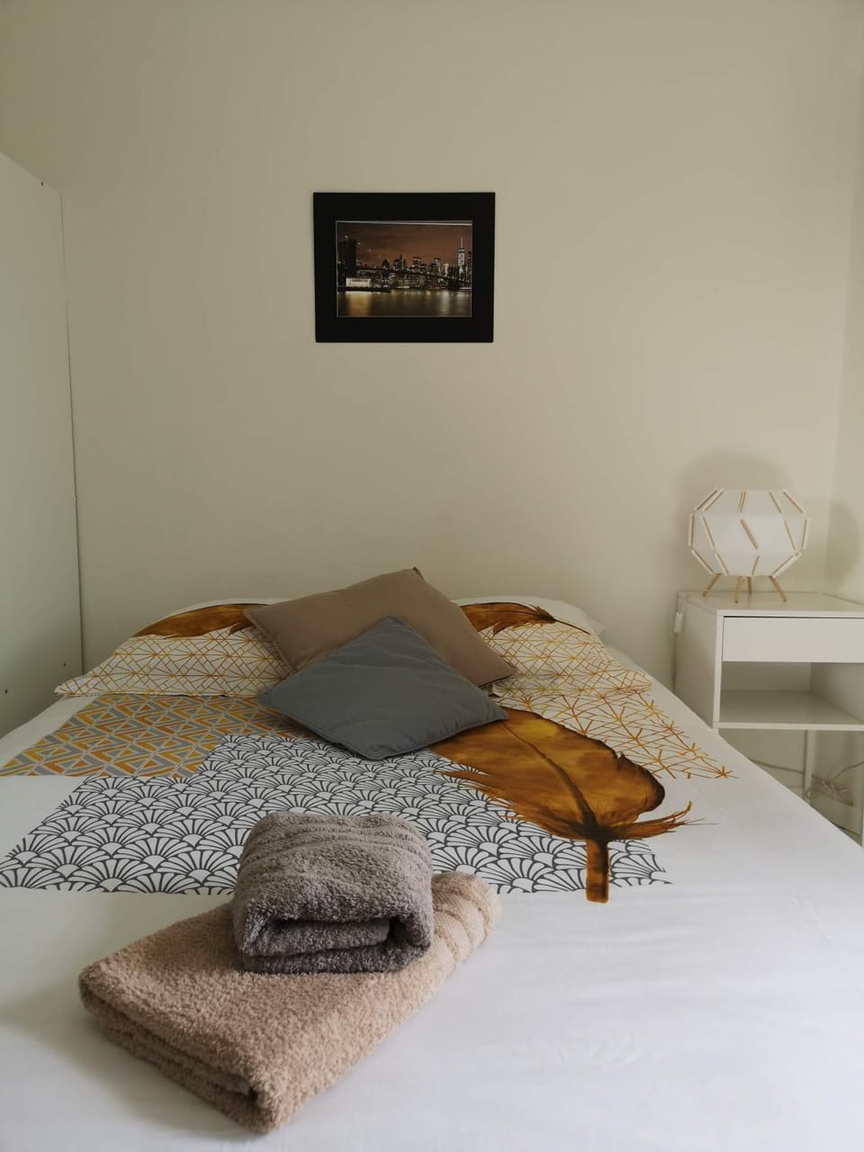 Bed, Photo of the whole room, Bedroom