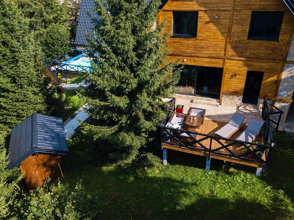 Property building, Day, Garden, Sauna, Swimming pool