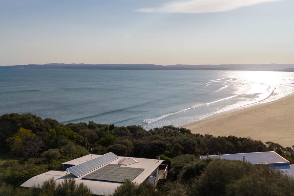 Text overlay, Location