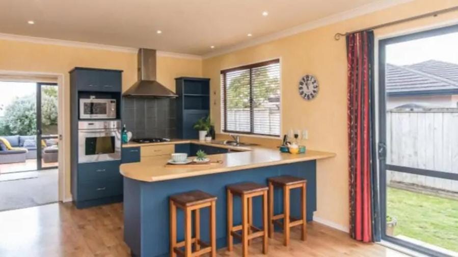 Quiet homestay, private room with own bathroom Vacation rental in Wellington Region